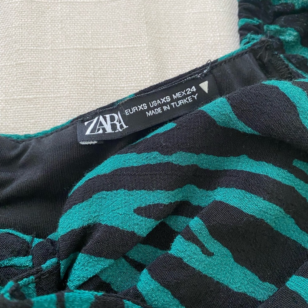 Green Zebra-Print Puff Sleeve Mini Dress - Picture 9 of 10